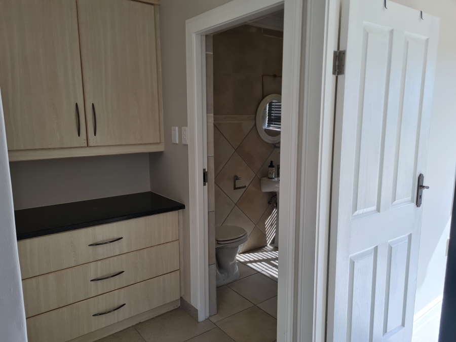 To Let 3 Bedroom Property for Rent in Wavecrest Eastern Cape